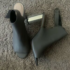 Banana Republix grey peep toe with silver heel. Sz 10 and never worn.